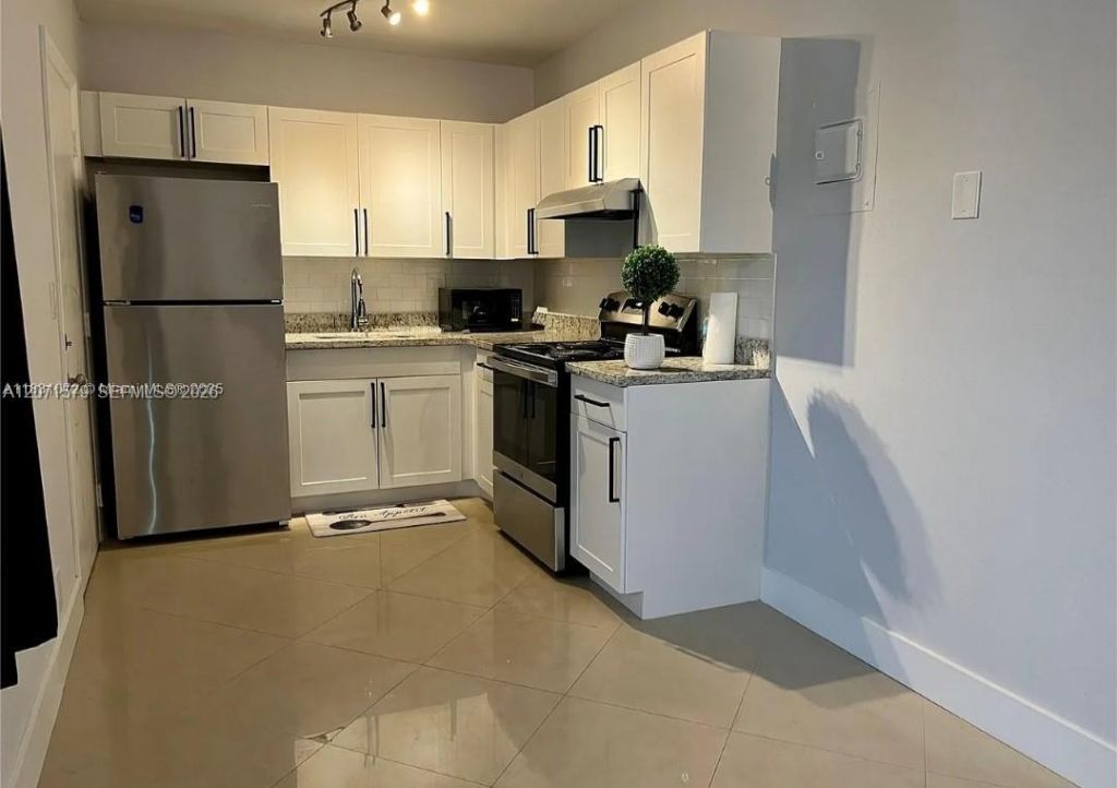 1824 Monroe St , Unit 8, Hollywood, FL 33020 Photo