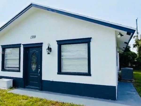 1310 W 24th St, Riviera Beach, FL 33404