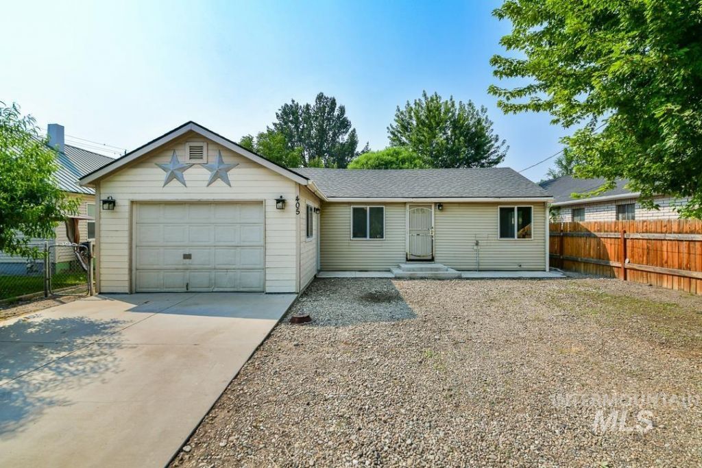 405 W Owyhee, Homedale, ID 83628 Main Photo