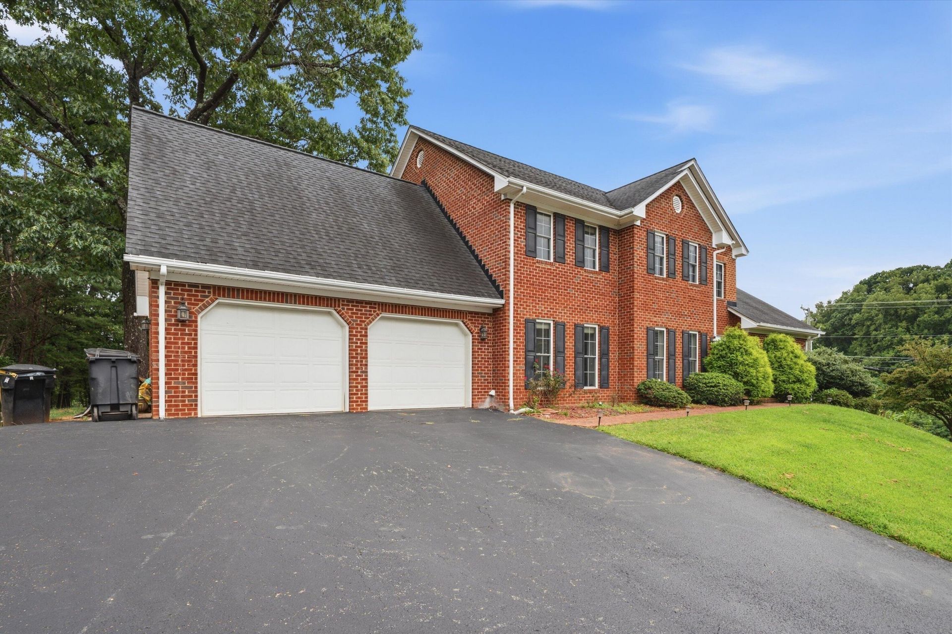 6301 Roselawn Court Dr, Roanoke, VA 24018 Main Photo