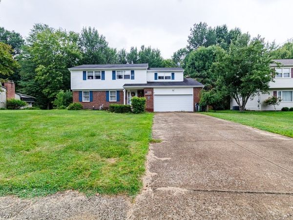 545 Oakridge Drive , Youngstown, OH 44512
