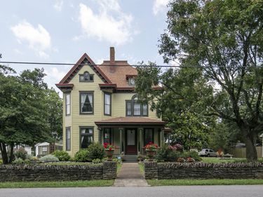 206 College Road, N Middletown, KY 40357