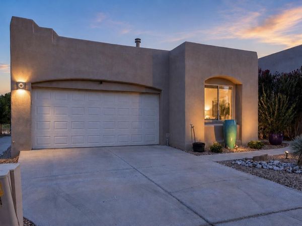 8855 Desert Fox Way NE, Albuquerque, NM 87122