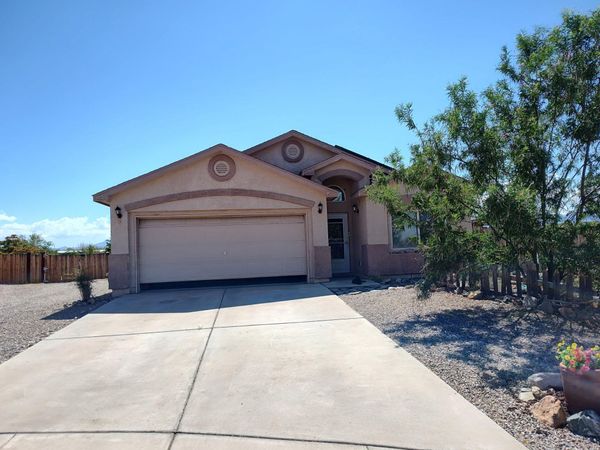 26 Avenida Sereno Place, Los Lunas, NM 87031