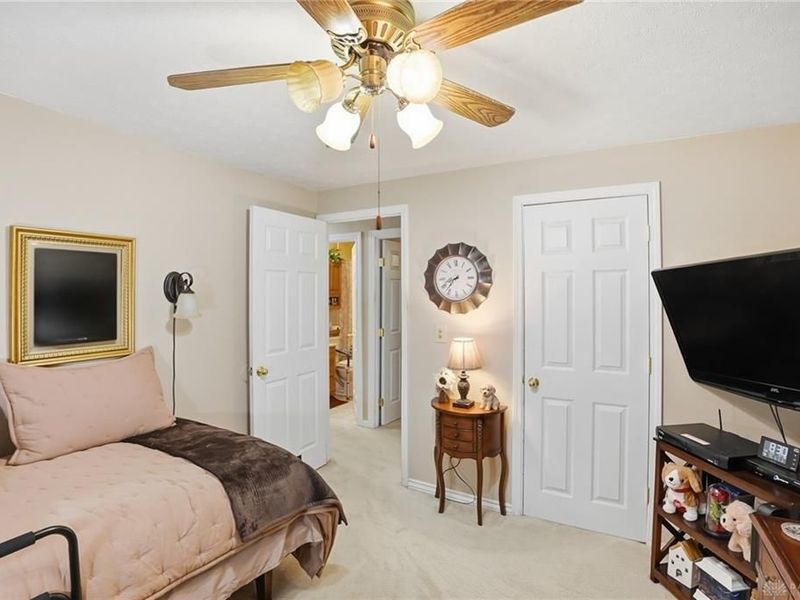 7301 Stonehurst Drive, Dayton, OH 45424 Photo 6