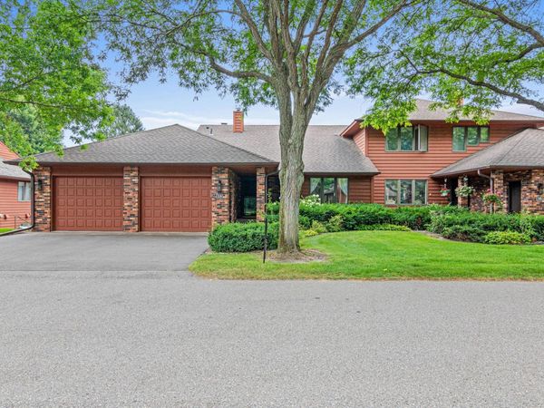 18 Anemone Circle, North Oaks, MN 55127