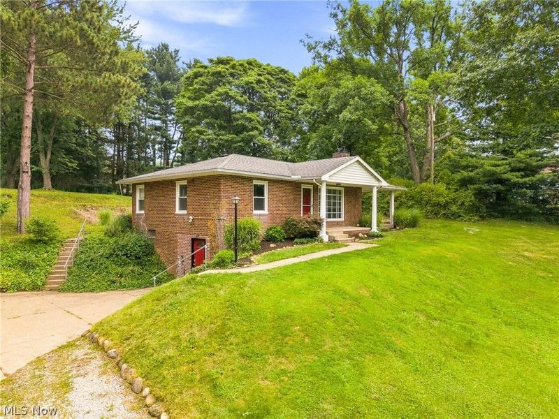 543 Winesap Avenue SW, North Canton, OH 44709 Photo 2