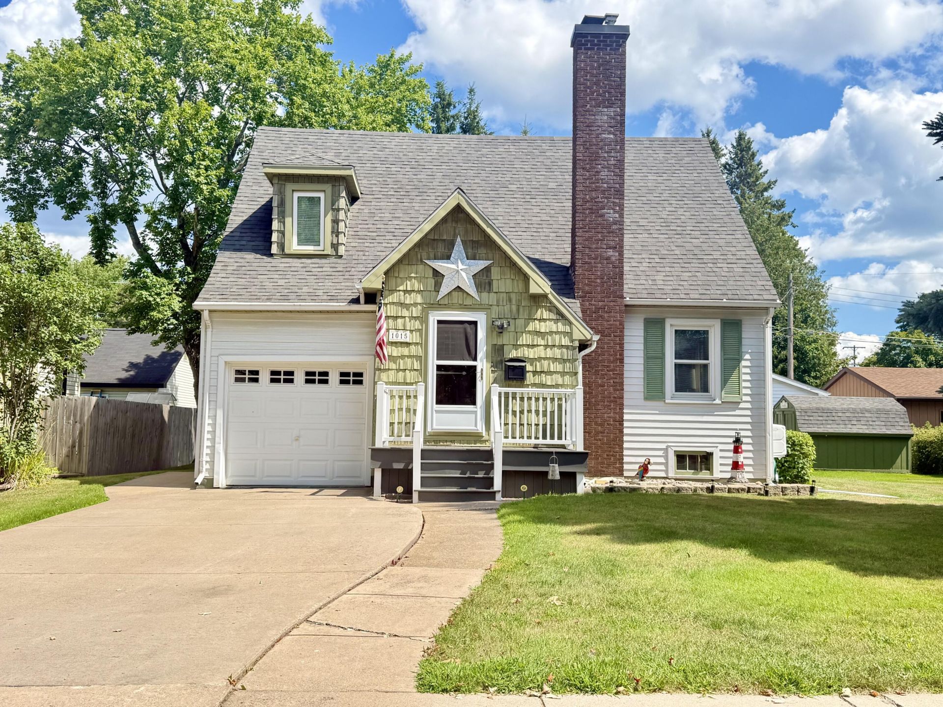1015 Kimball St, Sault Sainte Marie, MI 49783 Main Photo
