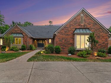 25219 Bridlepath Lane, Farmington Hills, Mi 48335