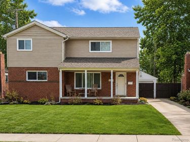 34024 Glenview Drive, Farmington, Mi 48335