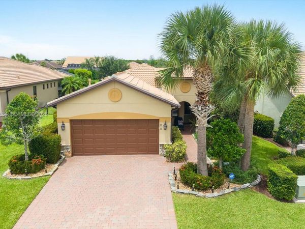 218 SE Longview Dr , Port St. Lucie, FL 34984