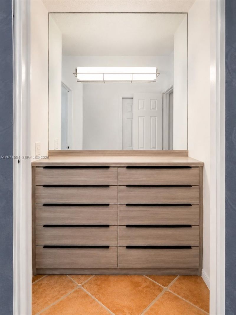 800 West Ave , Unit 817, Miami Beach, FL 33139 Photo