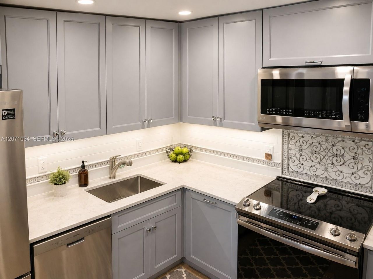 800 West Ave , Unit 817, Miami Beach, FL 33139 Photo