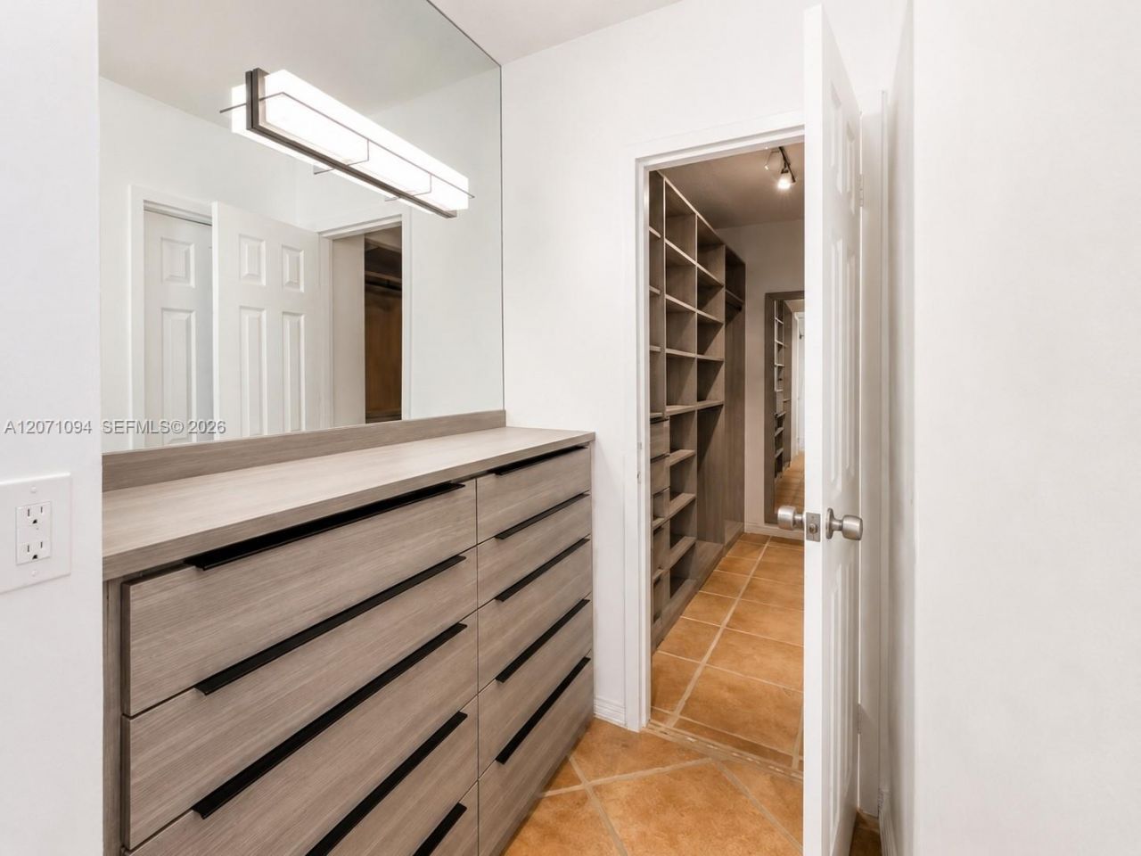 800 West Ave , Unit 817, Miami Beach, FL 33139 Photo