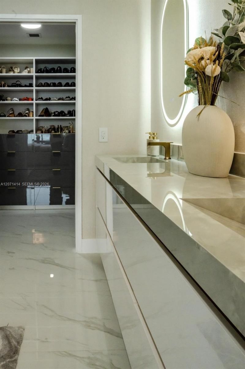 700 NE 24th St , Unit 1506, Miami, FL 33137 Photo