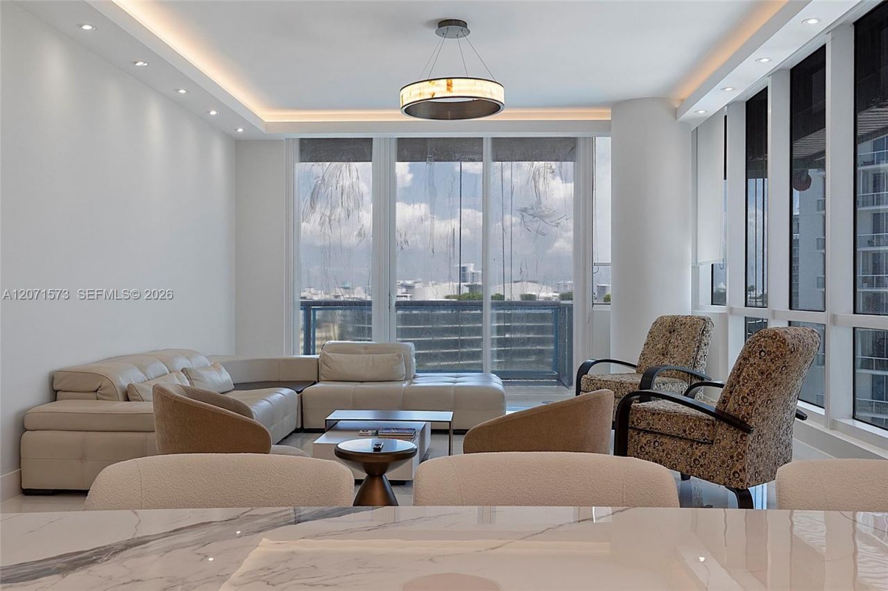100 S Pointe Dr, Unit 910, Miami Beach, FL 33139 Photo
