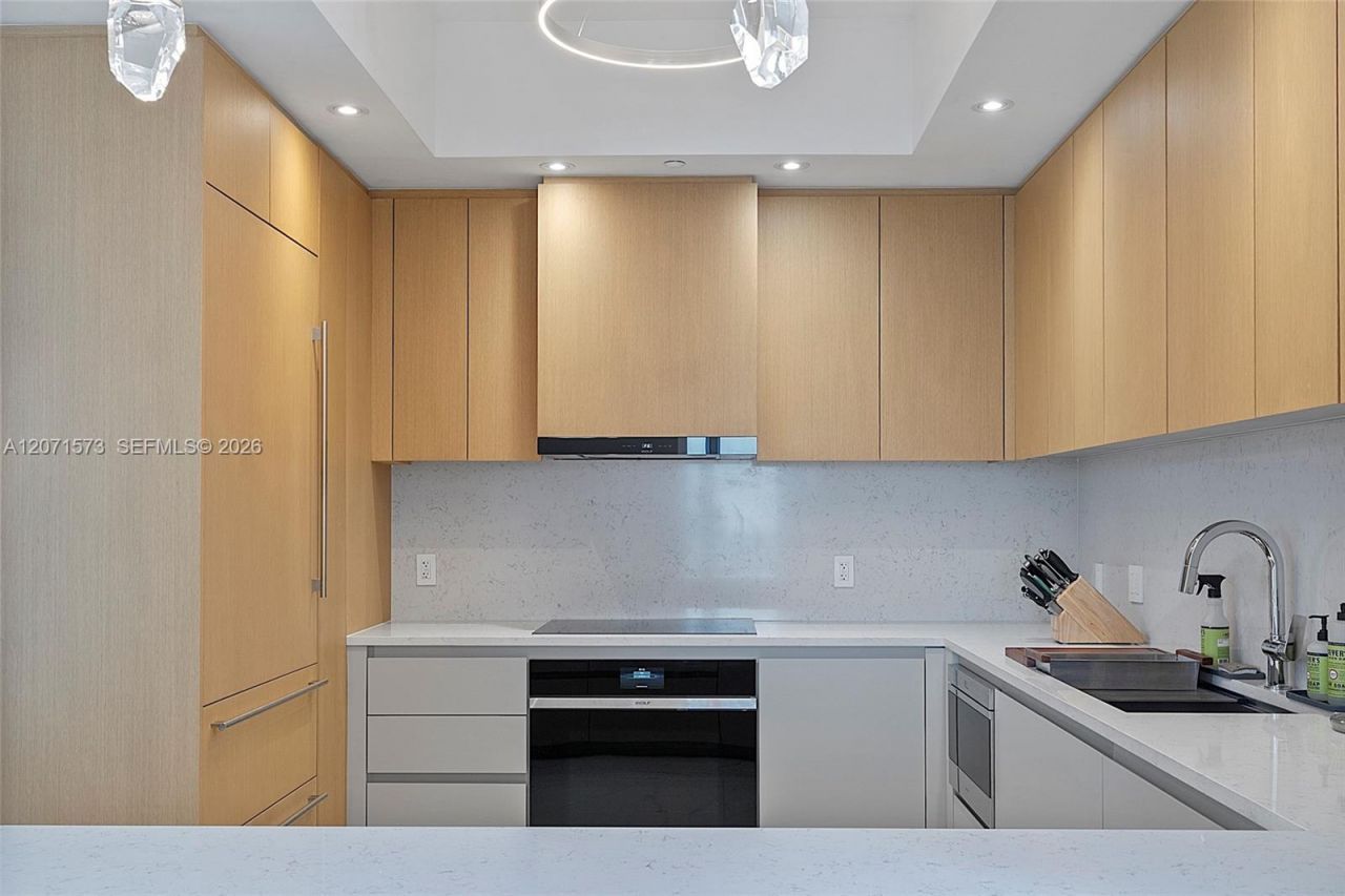 100 S Pointe Dr, Unit 910, Miami Beach, FL 33139 Photo