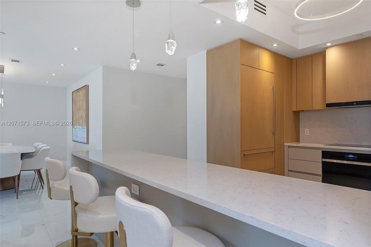 100 S Pointe Dr, Unit 910, Miami Beach, FL 33139 Photo