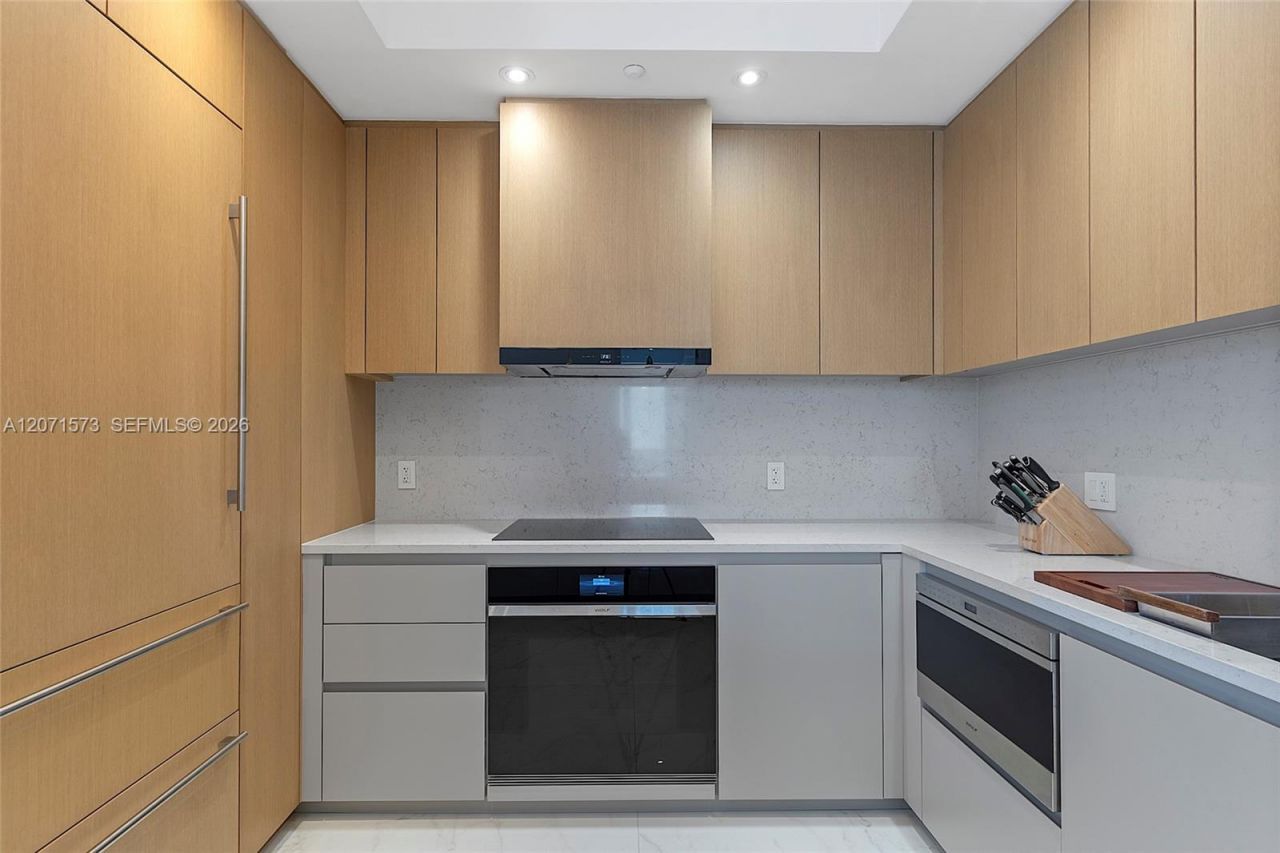 100 S Pointe Dr, Unit 910, Miami Beach, FL 33139 Photo