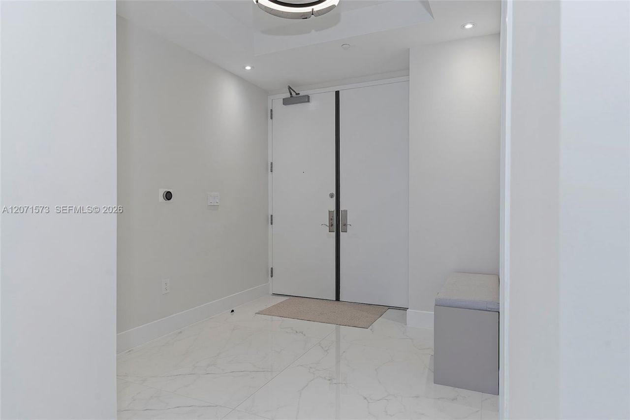 100 S Pointe Dr, Unit 910, Miami Beach, FL 33139 Photo