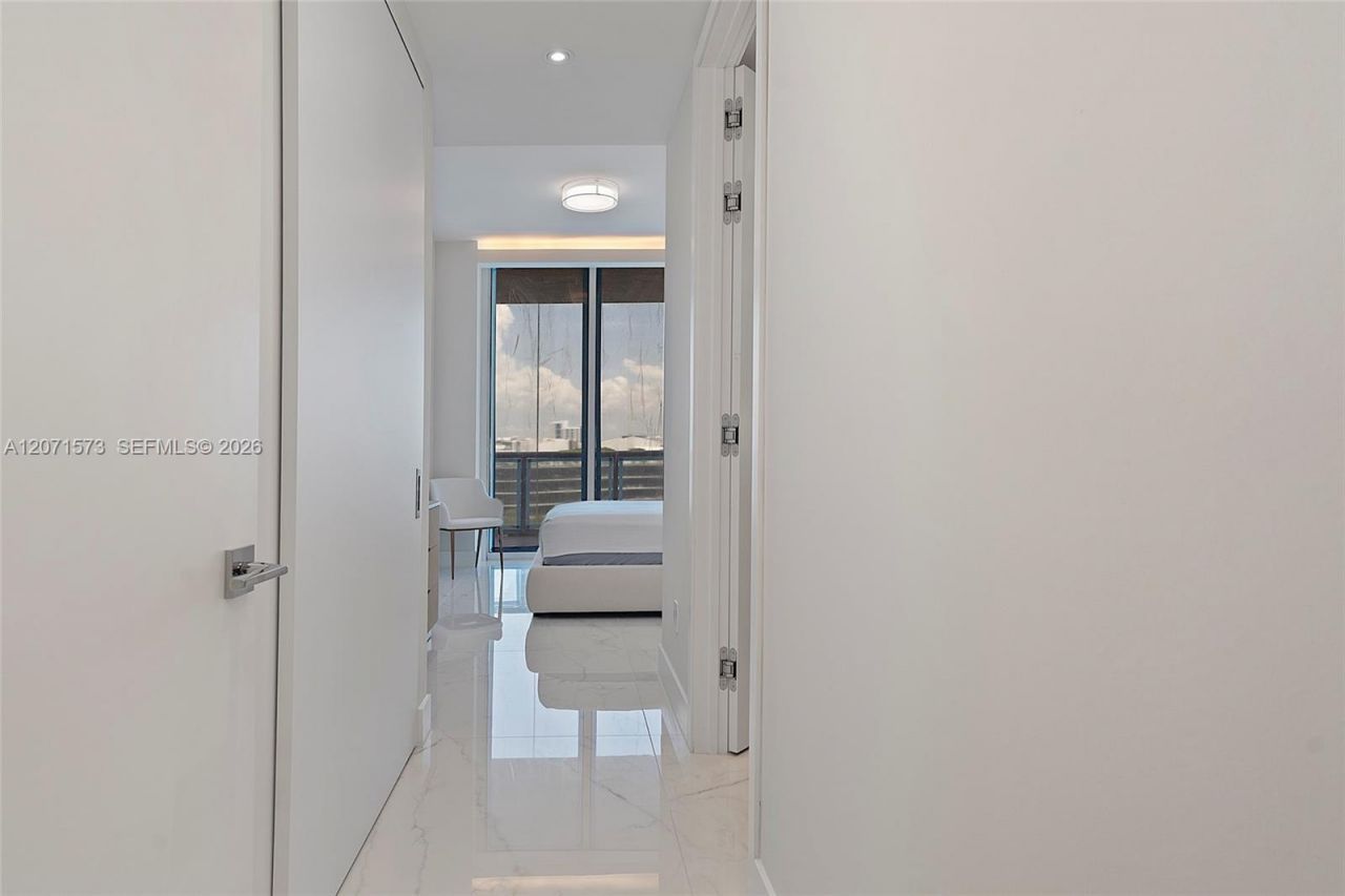 100 S Pointe Dr, Unit 910, Miami Beach, FL 33139 Photo