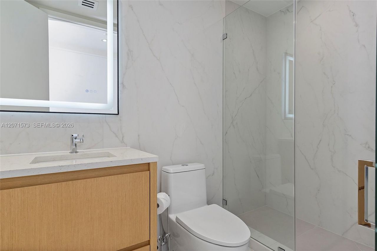 100 S Pointe Dr, Unit 910, Miami Beach, FL 33139 Photo