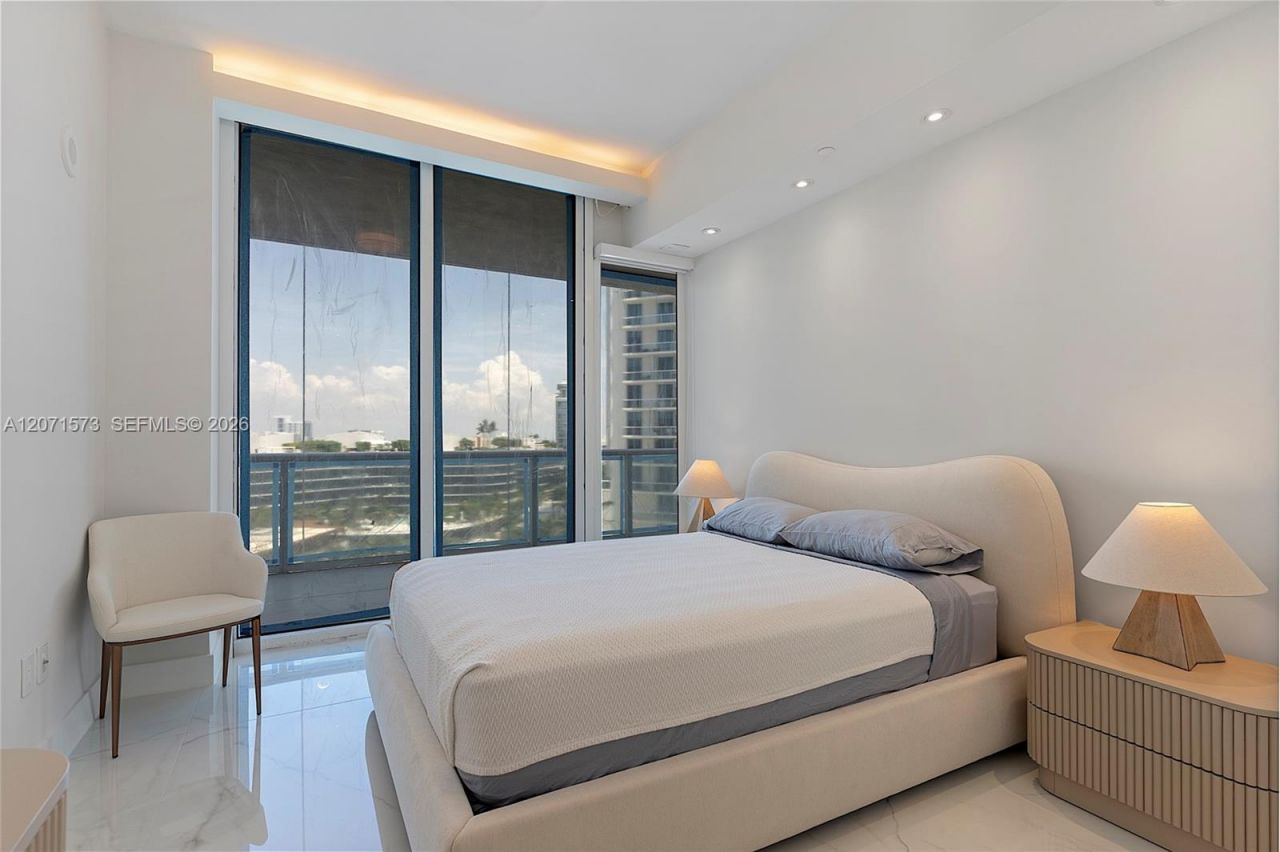100 S Pointe Dr, Unit 910, Miami Beach, FL 33139 Photo