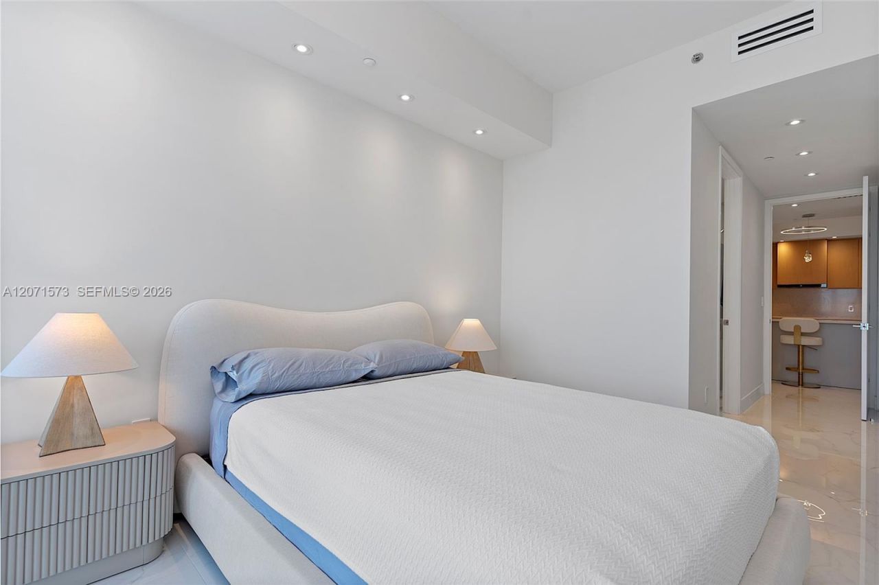 100 S Pointe Dr, Unit 910, Miami Beach, FL 33139 Photo