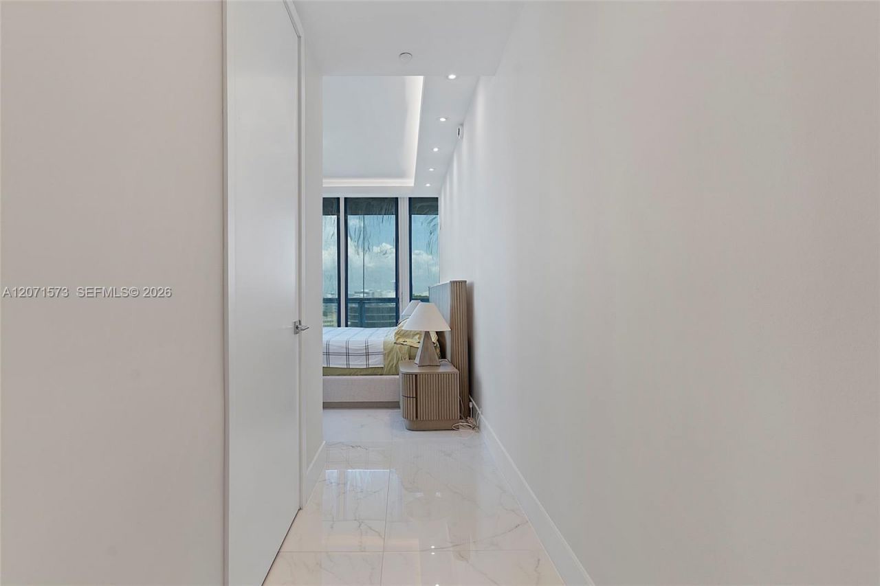 100 S Pointe Dr, Unit 910, Miami Beach, FL 33139 Photo