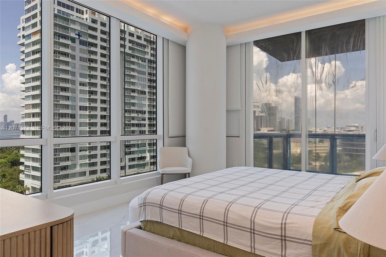 100 S Pointe Dr, Unit 910, Miami Beach, FL 33139 Photo