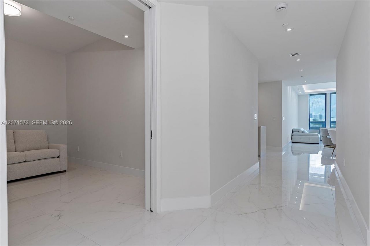 100 S Pointe Dr, Unit 910, Miami Beach, FL 33139 Photo