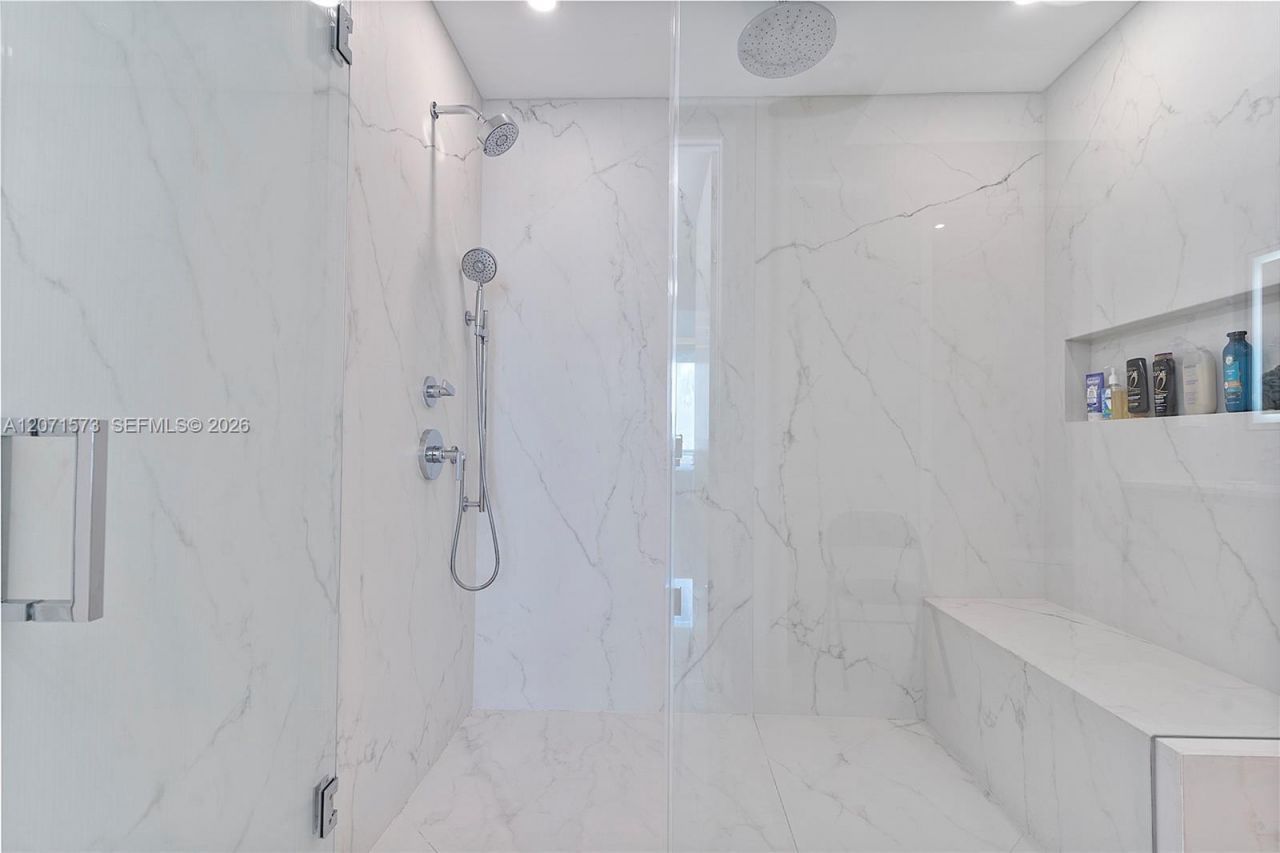100 S Pointe Dr, Unit 910, Miami Beach, FL 33139 Photo