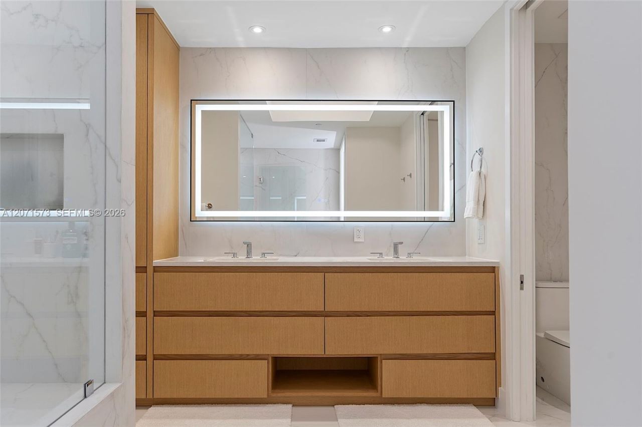 100 S Pointe Dr, Unit 910, Miami Beach, FL 33139 Photo