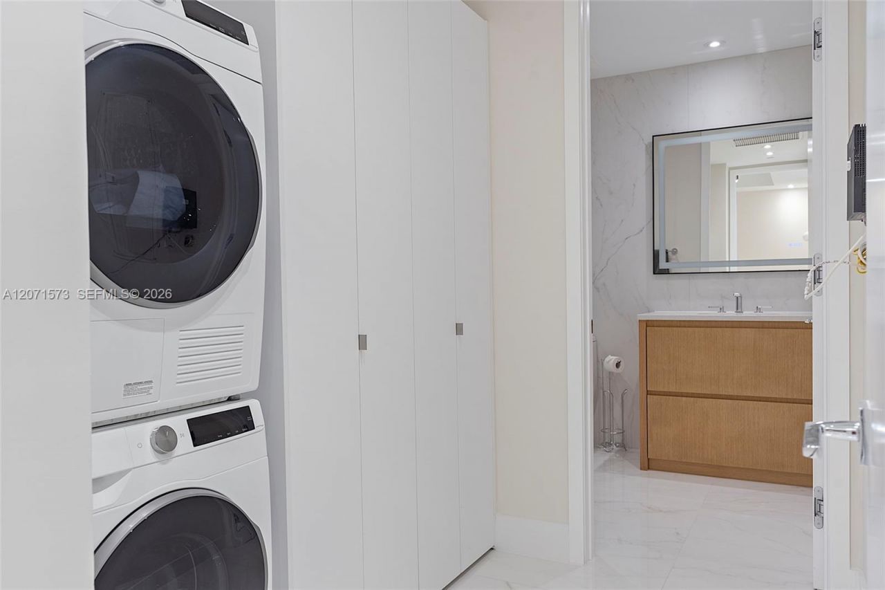 100 S Pointe Dr, Unit 910, Miami Beach, FL 33139 Photo