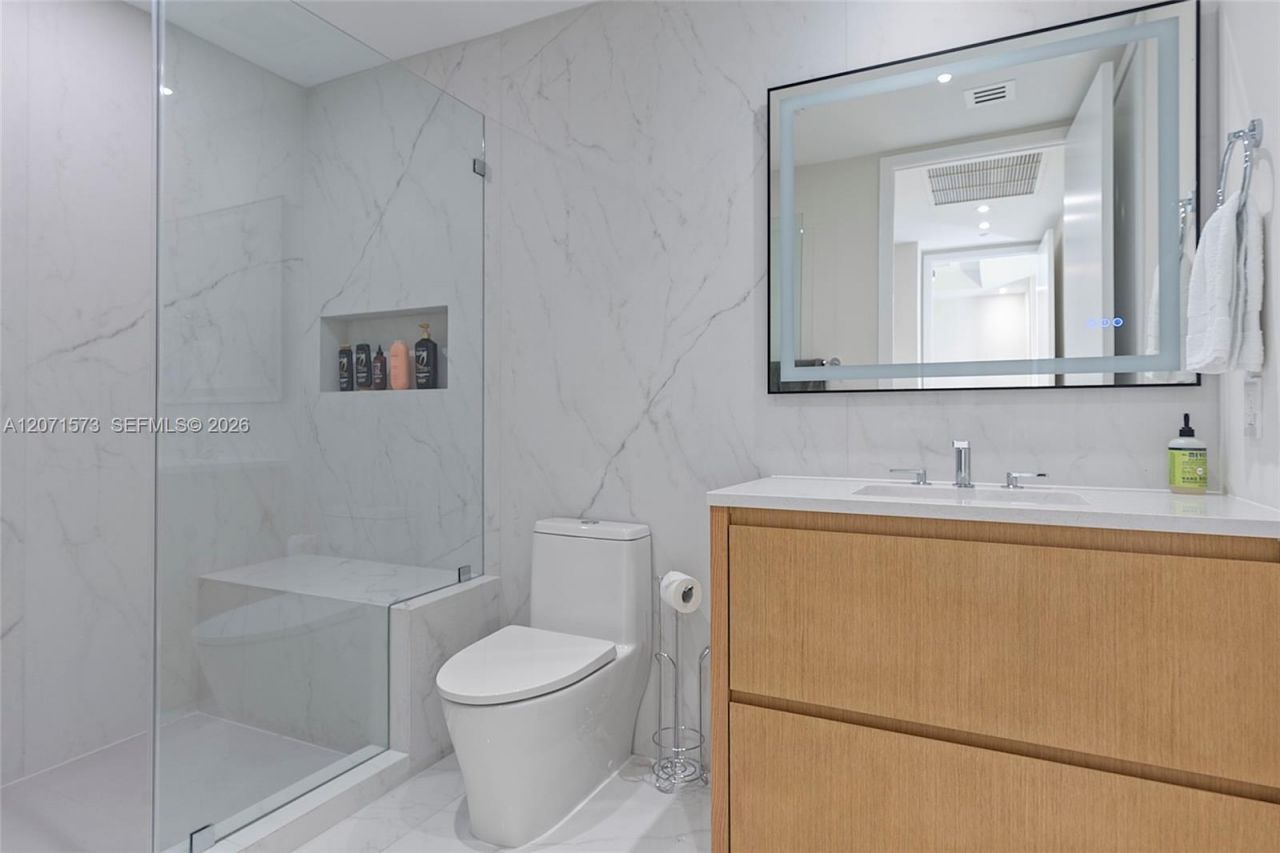 100 S Pointe Dr, Unit 910, Miami Beach, FL 33139 Photo
