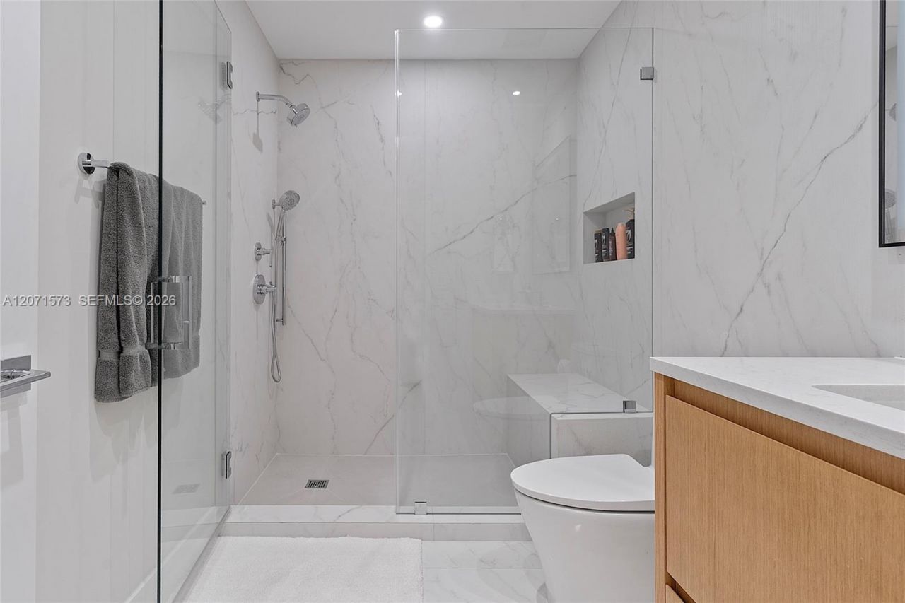 100 S Pointe Dr, Unit 910, Miami Beach, FL 33139 Photo