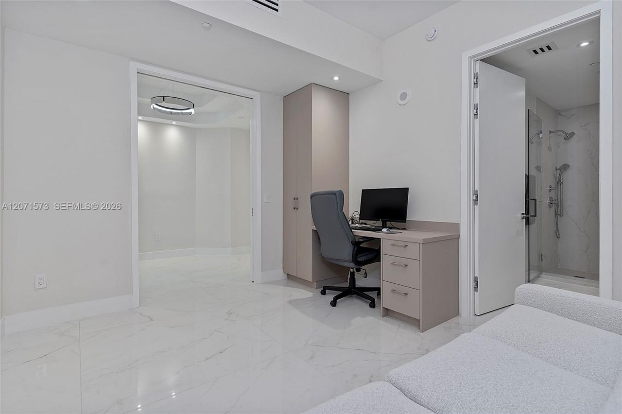 100 S Pointe Dr, Unit 910, Miami Beach, FL 33139 Photo
