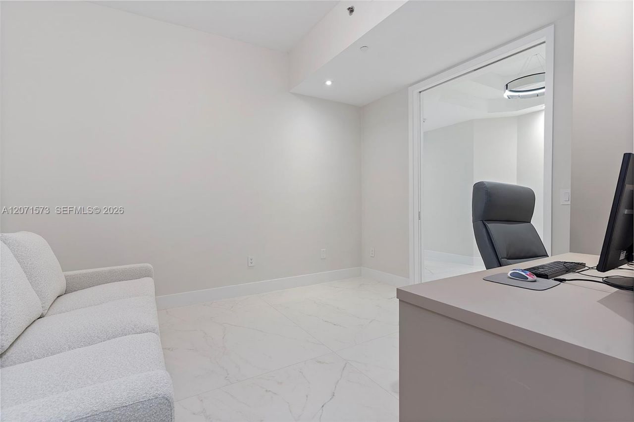 100 S Pointe Dr, Unit 910, Miami Beach, FL 33139 Photo