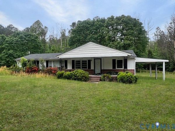 565 Town Bridge Road , Saluda, VA 23149