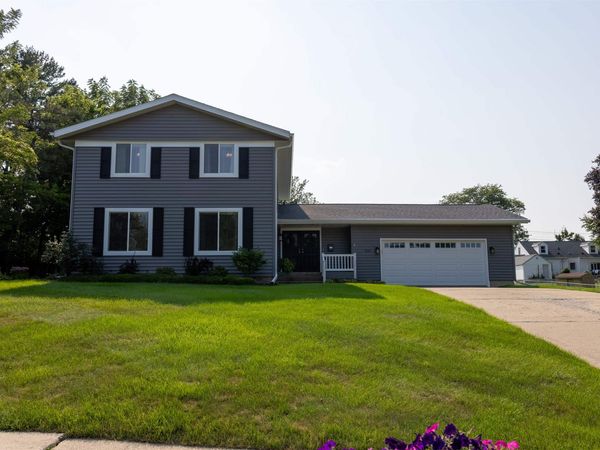 1122 S Benson Boulevard, FREEPORT, IL 61032