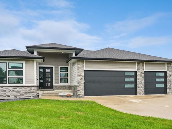 5006 148th Circle, Urbandale, IA 50323