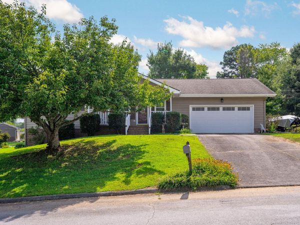 412 Sandalwood Drive, Hixson, TN 37343
