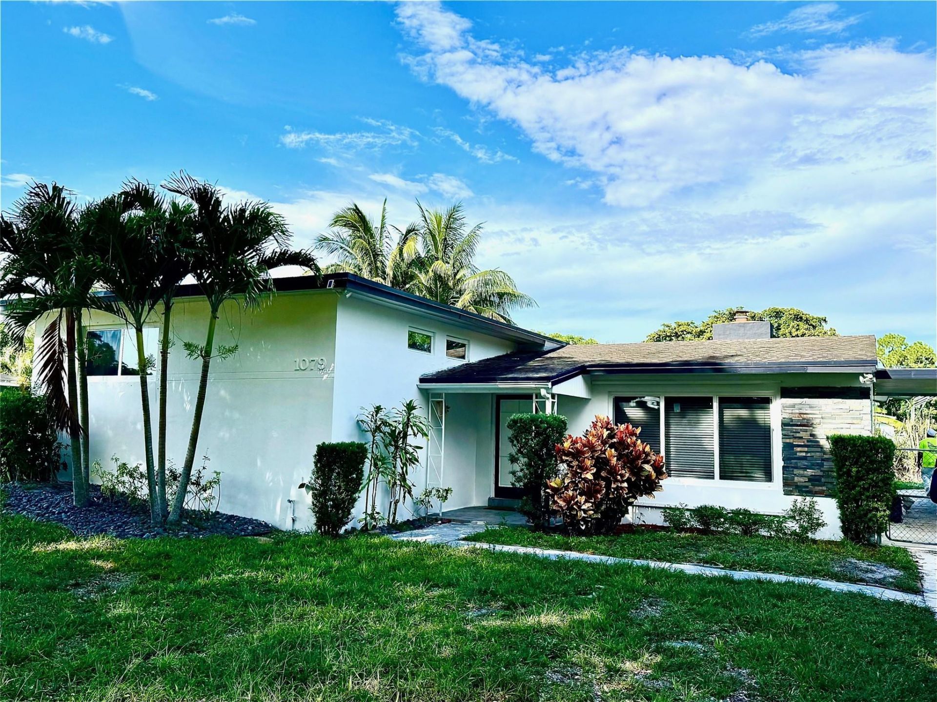 1079 W Country Club Circle, Plantation, FL 33317 Main Photo