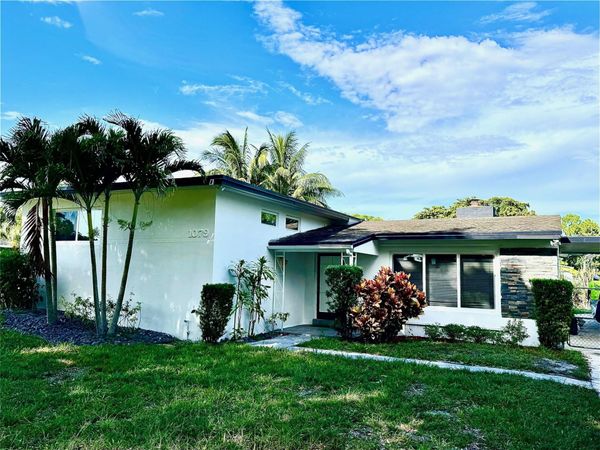 1079 W COUNTRY CLUB Circle, Plantation, FL 33317