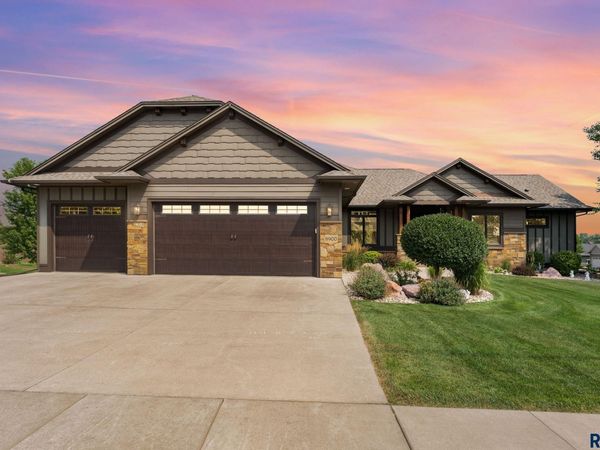 8900 W Dragonfly Dr, Sioux Falls, SD 57107