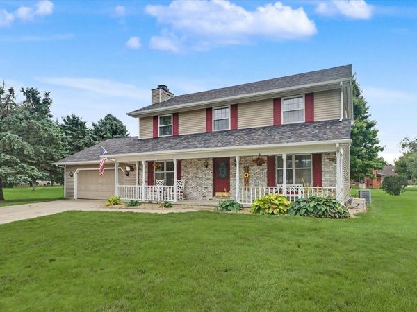300 Gainesborough Court, Monticello, IL 61856