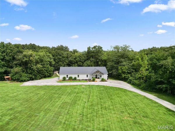8485 Flat Bottom Trail, Hillsboro, IL 62049