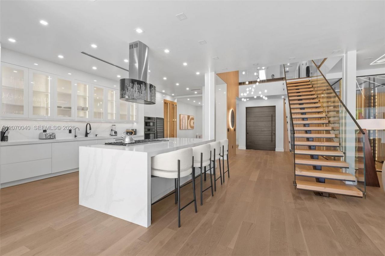 257 N Coconut Ln , Miami Beach, FL 33139 Photo