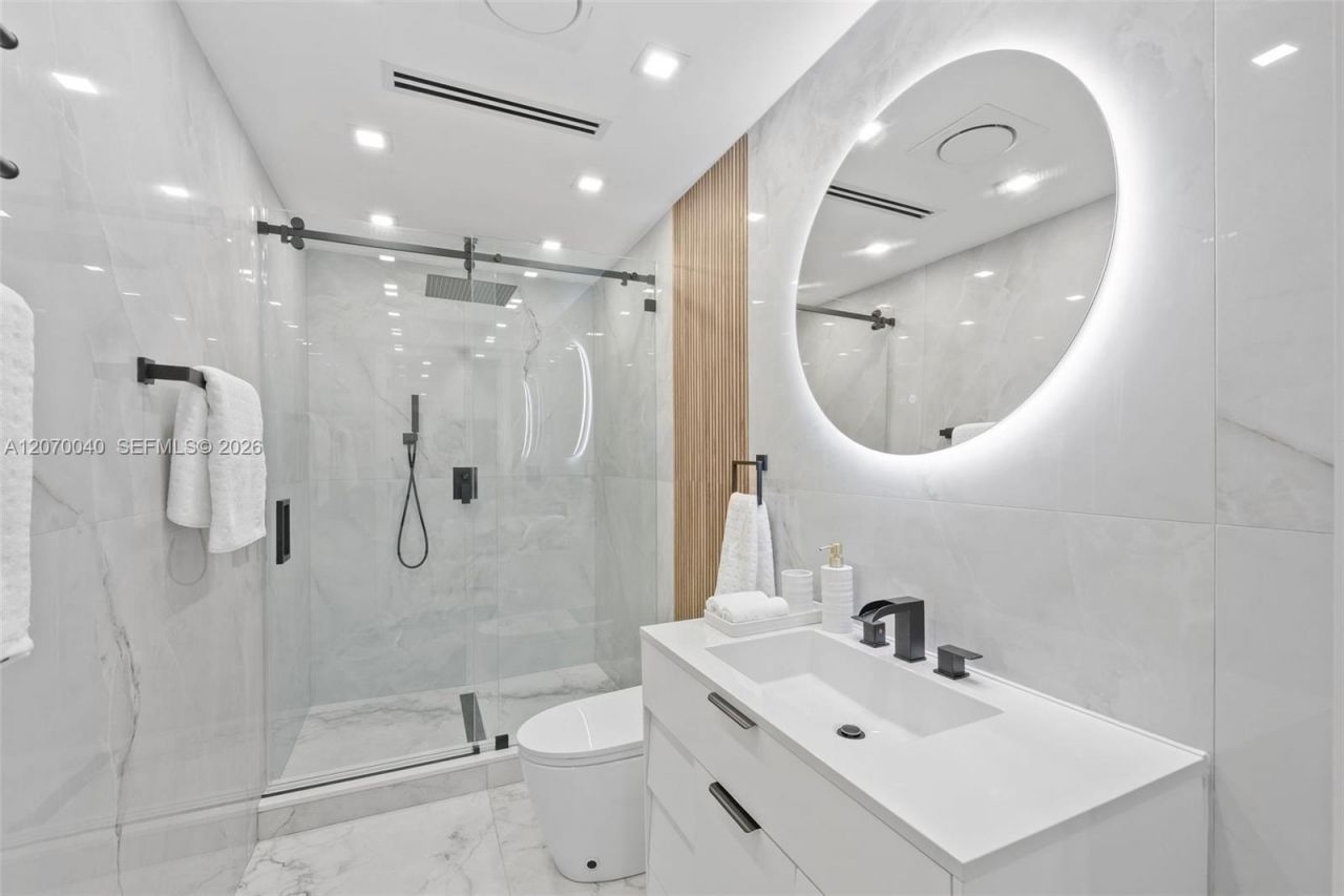 257 N Coconut Ln , Miami Beach, FL 33139 Photo