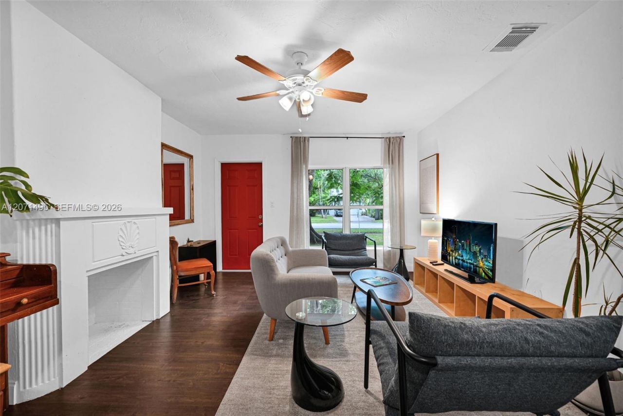 370 NE 87th St, El Portal, FL 33138 Photo